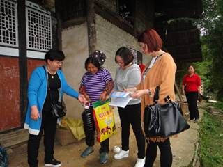 思南县妇联开展母亲节慰问贫困母亲活动