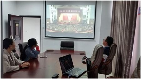 万山区妇联组织观看纪念红军长征胜利80周年大会实况情况