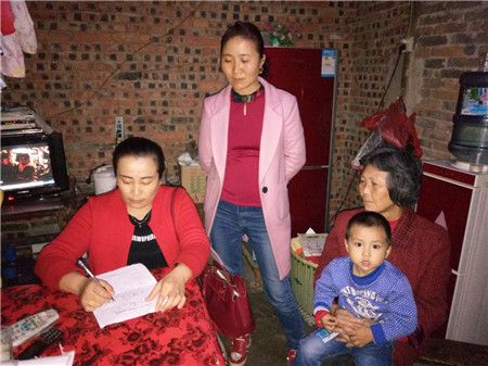 思南县百名妇干进村入户调研 贫困妇女儿童现状