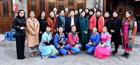 铜仁市委书记陈昌旭到慰问我市女企业家代表并召开座谈会