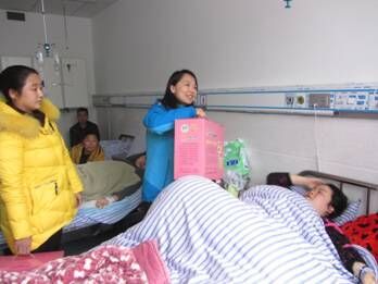 沿河县妇联实施“导乐分娩”公益项目开展“幸福母亲”慰问活动