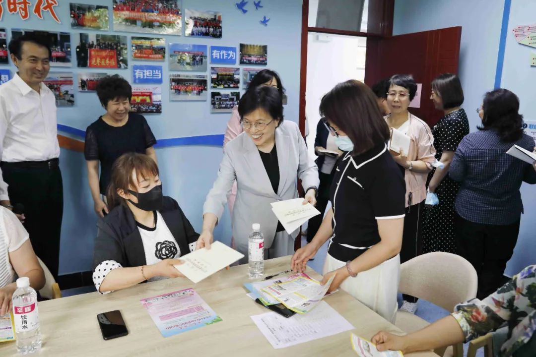 黄晓薇：引导各族妇女感党恩听党话跟党奋进新征程