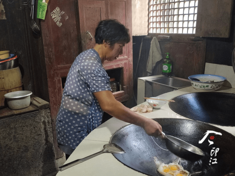 孝老爱亲丨卢道秀：8年无怨无悔照顾瘫痪婆婆