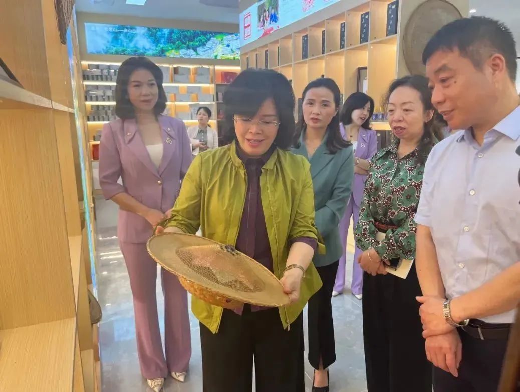 省妇联赴铜仁市开展主题教育调研