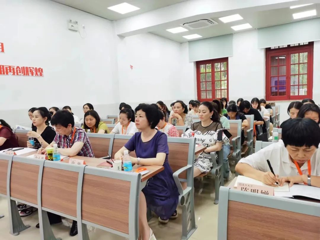 铜仁市县两级妇联干部、妇联执委综合能力提升专题培训班在厦门大学开班