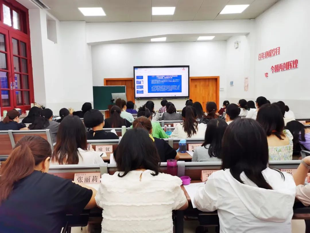 铜仁市县两级妇联干部、妇联执委综合能力提升专题培训班在厦门大学开班