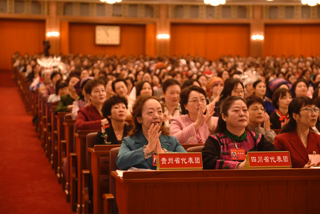 中国妇女十三大 贵州代表畅心声 | 贵州代表团持续热议党中央致词和大会报告