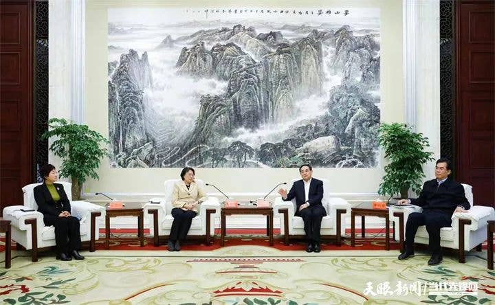 徐麟李炳军会见全国妇联党组书记、副主席、书记处第一书记黄晓薇一行 时光辉参加