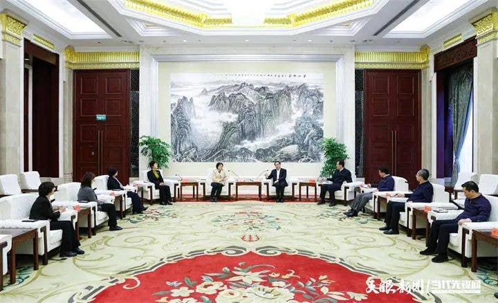 徐麟李炳军会见全国妇联党组书记、副主席、书记处第一书记黄晓薇一行 时光辉参加