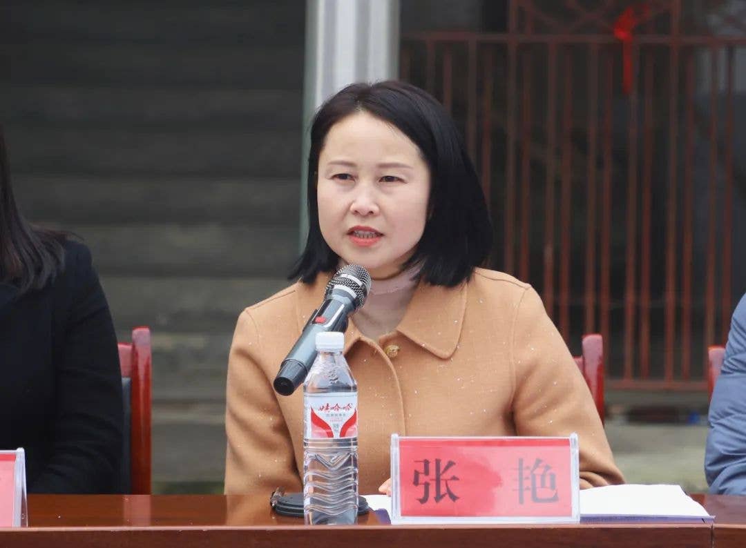 市妇联到婆硐村开展先进个人暨 “五比五争”表彰活动