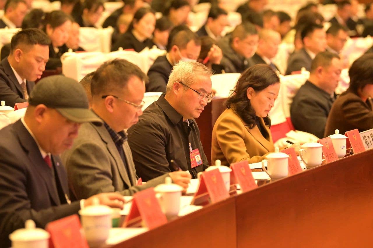 市政协三届四次会议开幕