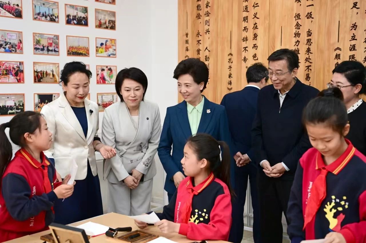 谌贻琴在辽宁调研时强调 发挥桥梁纽带作用 以更大力度推进家庭家教家风建设