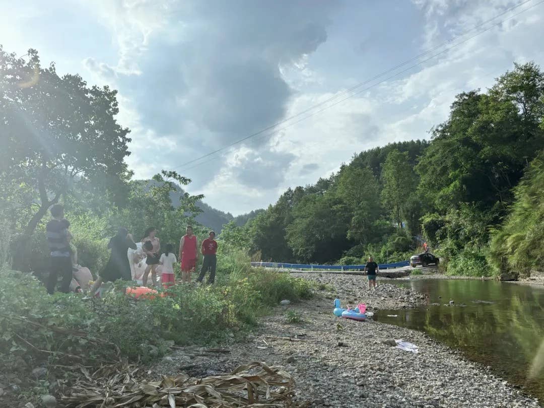 思南县“爱心妈妈”再发力 筑牢防溺水安全防线