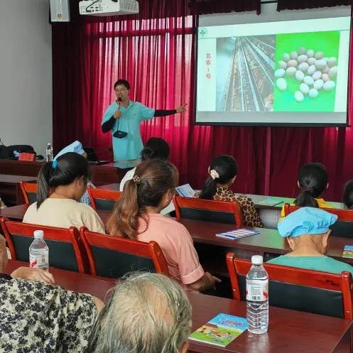 “科技创新巾帼行动”—农业科技专家进企业助力妇女增收致富