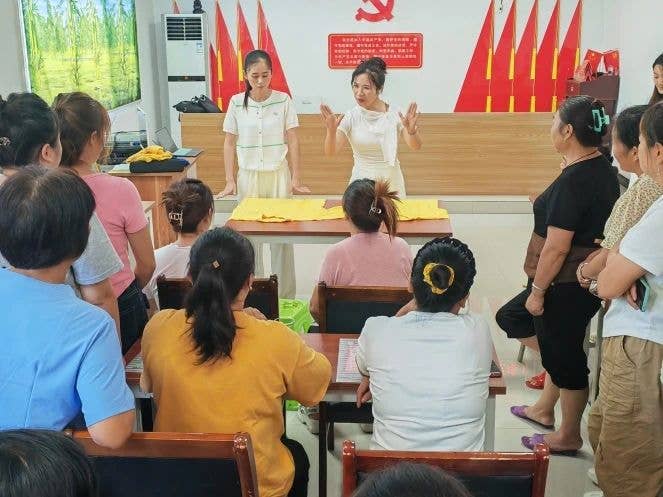 卫生家庭建设行动 |石阡县妇联：“送技上门”进乡村，家政培训点亮卫生家庭新生活