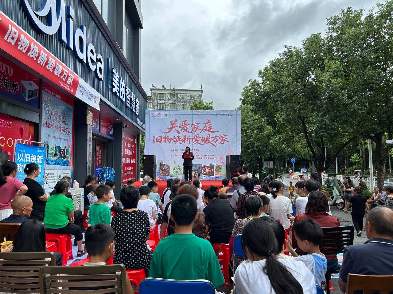 情暖童心 爱伴成长丨印江自治县妇联携手爱心企业开展未成年人关爱活动