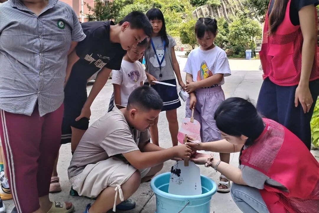 铜仁市妇联“守护童年·牵手共成长”公益活动温暖千余名儿童