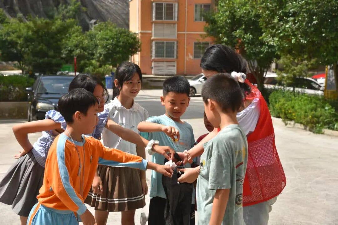 铜仁市妇联“守护童年·牵手共成长”公益活动温暖千余名儿童