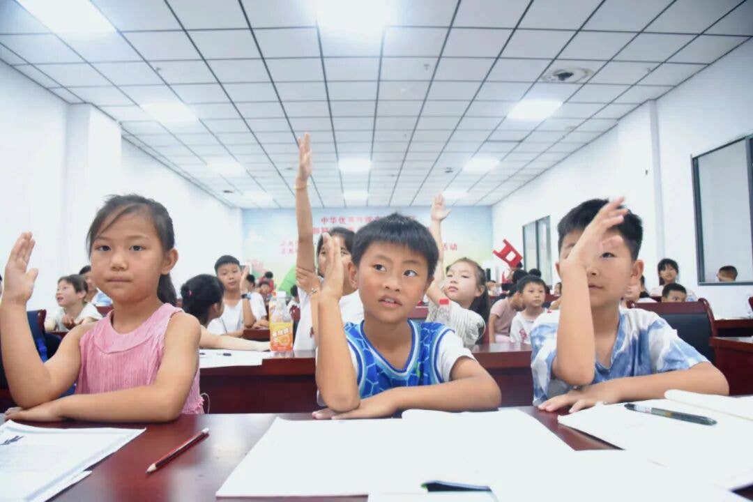 铜仁市妇联“守护童年·牵手共成长”公益活动温暖千余名儿童