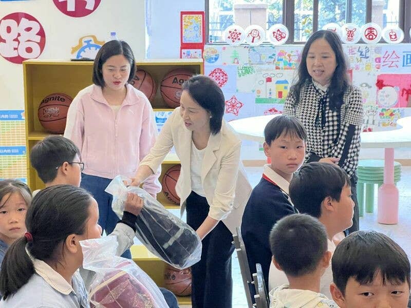 阳光驿站暖意浓！碧江区妇联联动多方送“彩虹心愿” 赋能“妈妈”护童心