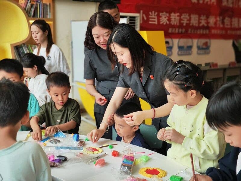 阳光驿站暖意浓！碧江区妇联联动多方送“彩虹心愿” 赋能“妈妈”护童心