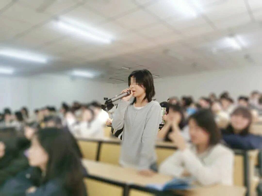 聆听花开的声音：一场关于成长、梦想与爱的德江女生专属对话