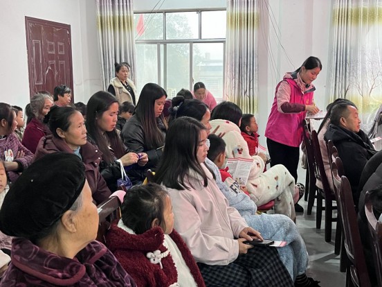 松桃县妇联开展家庭教育进社区活动
