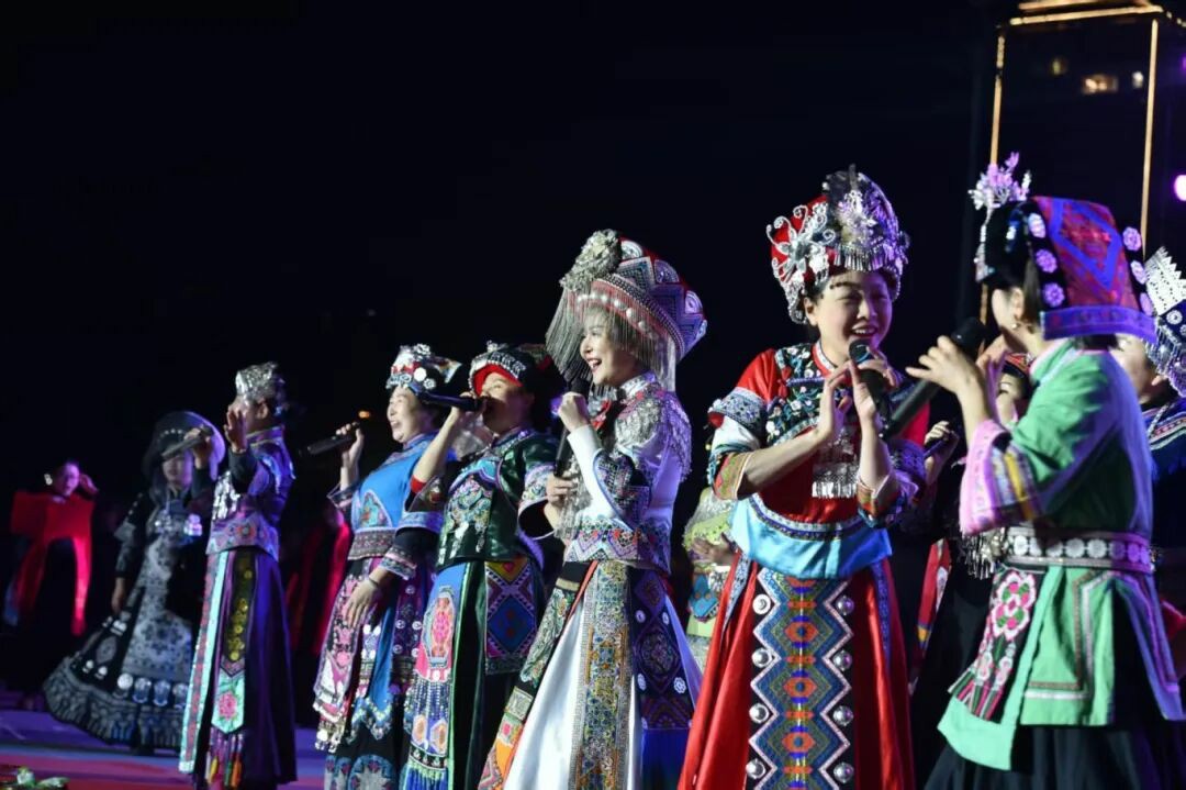 铜仁市女企业家协会第三届第二次会员大会暨 2025 年“蝶舞苗疆・巾帼共赢”主题年会在松桃成功召开