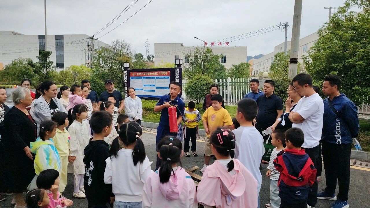 玉屏“萤火虫·幸福家”亲子成长营探索家庭教育服务新路径