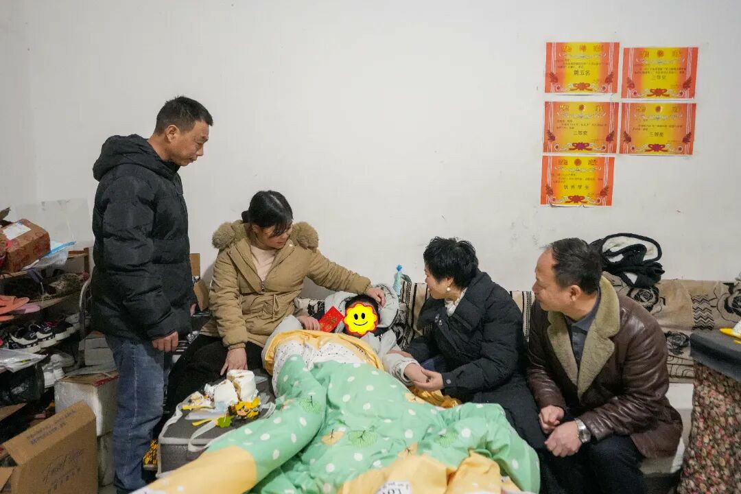 “爱心妈妈”宋娅的双重疗愈：正骨之手，亦是点亮童心之光