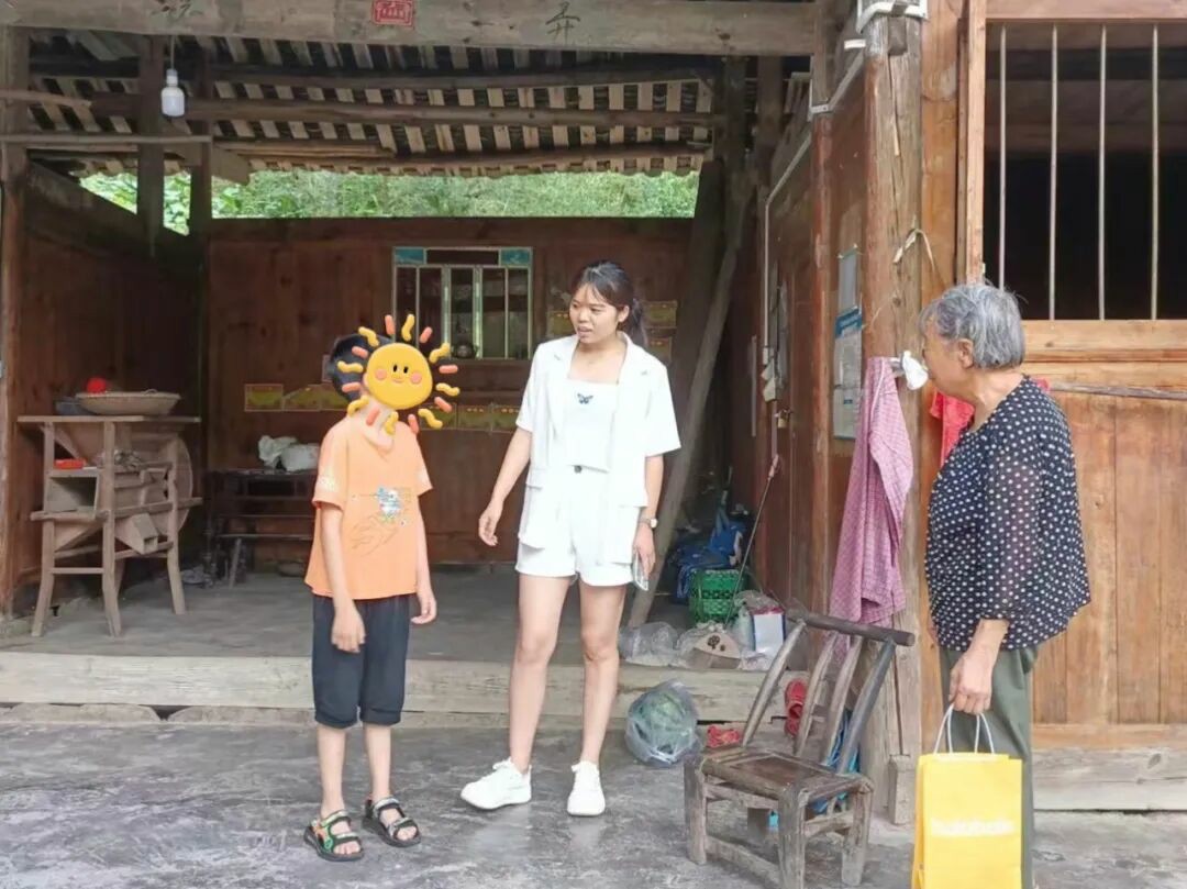 “爱心妈妈”  江口肖敏：从“肖书记”到“敏妈妈”，守护童心，温暖相伴