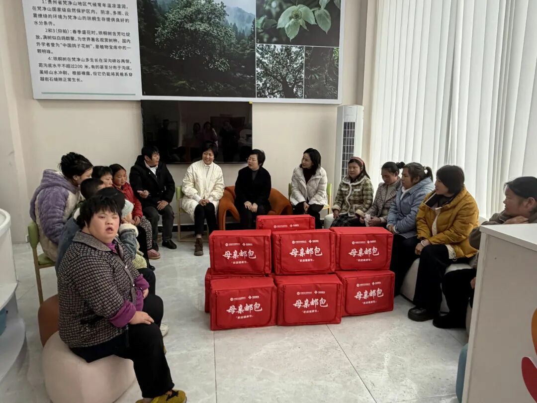 把爱带回家！铜仁市妇联到松桃团山社区走访慰问妇女群众，发放“母亲邮包”