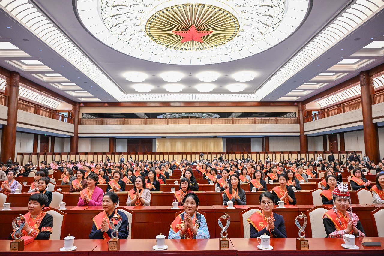 纪念“三八”国际妇女节暨表彰大会在京举行 谌贻琴出席并讲话