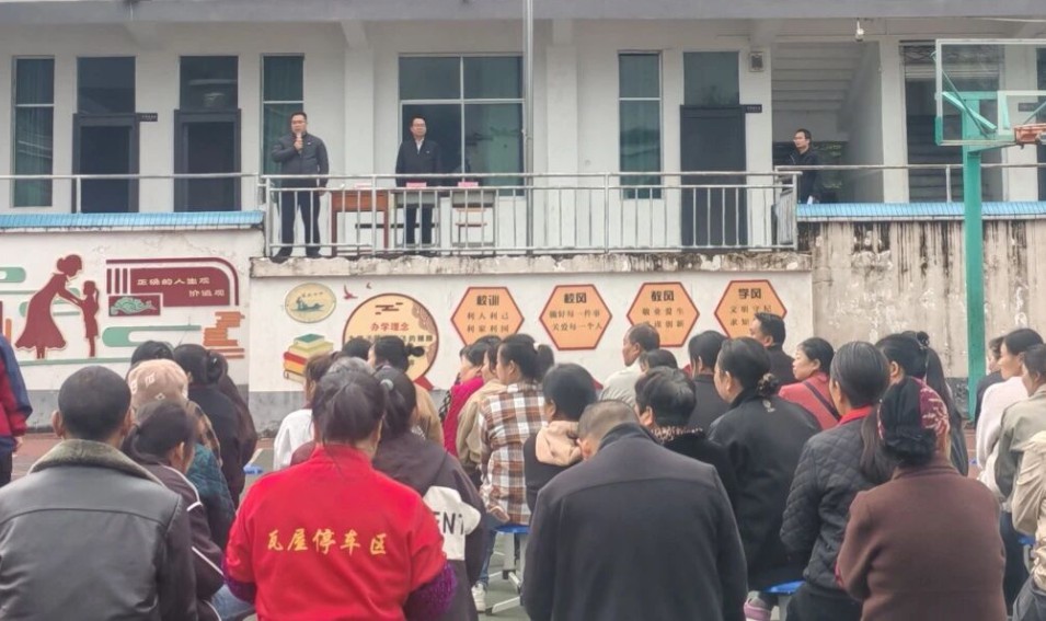 聚力家校守护  护航少年成长—— 碧江区妇联开展未成年人法治宣传教育活动