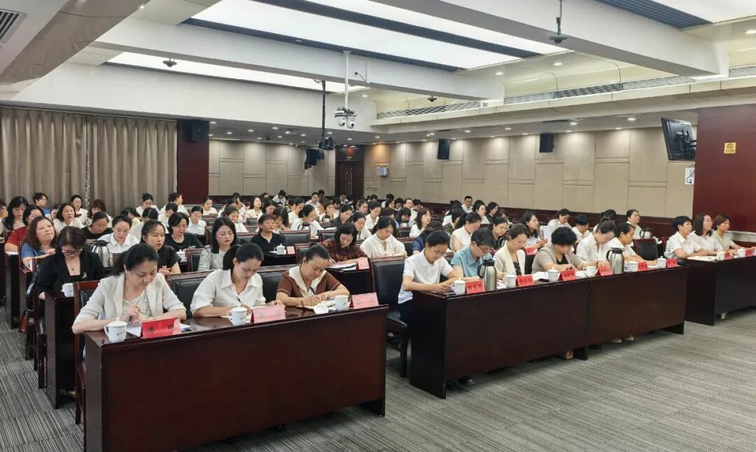 铜仁市妇联召开三届六次执委(扩大)会议