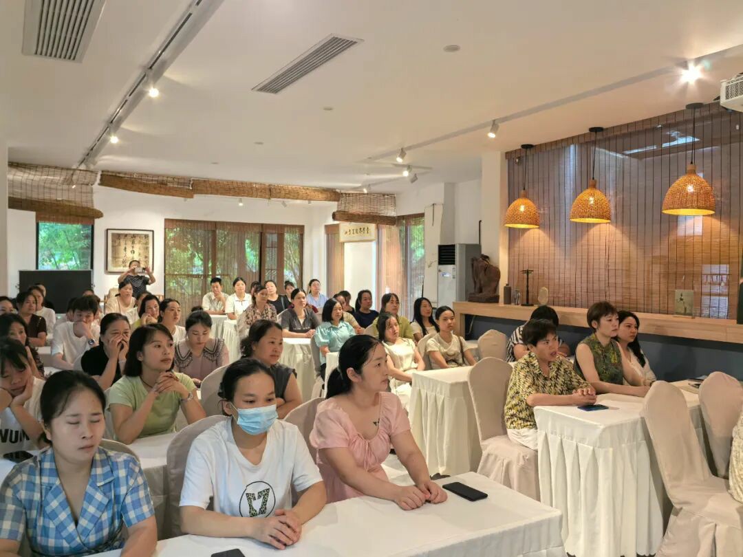 铜仁市2026年“锦绣计划”蜡染专题培训在万山区开班了