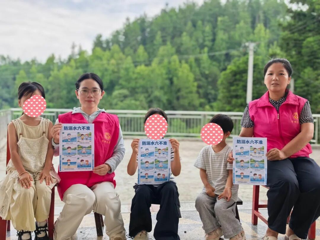 思南县“爱心妈妈”“暖心大姐”齐行动，织密暑期防溺水安全网