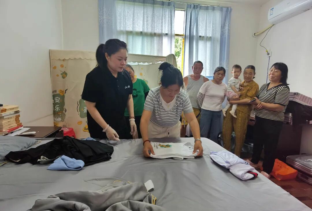 卫生家庭建设行动铜仁市妇联“巾帼家政进乡村（社区）”专题培训走进德江县合兴镇