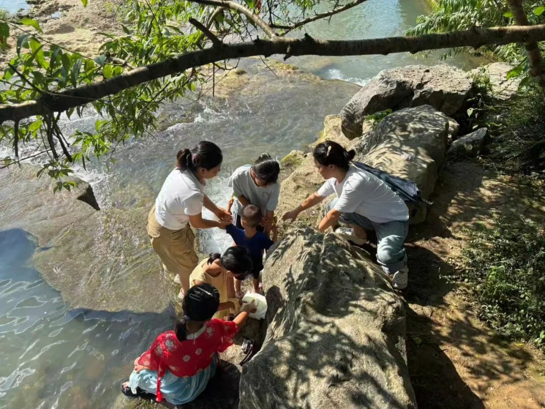 铜仁市“爱心妈妈”倾情守护未成年人暑期安全