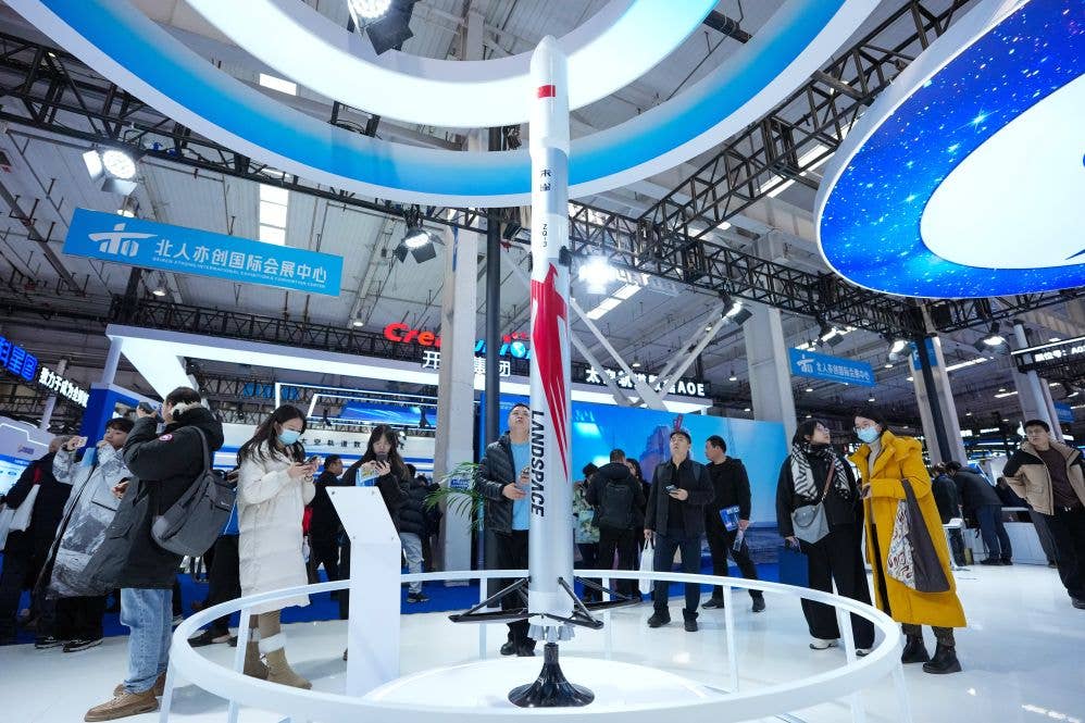 习近平总书记重要讲话热烈鼓舞全党全军全国各族人民