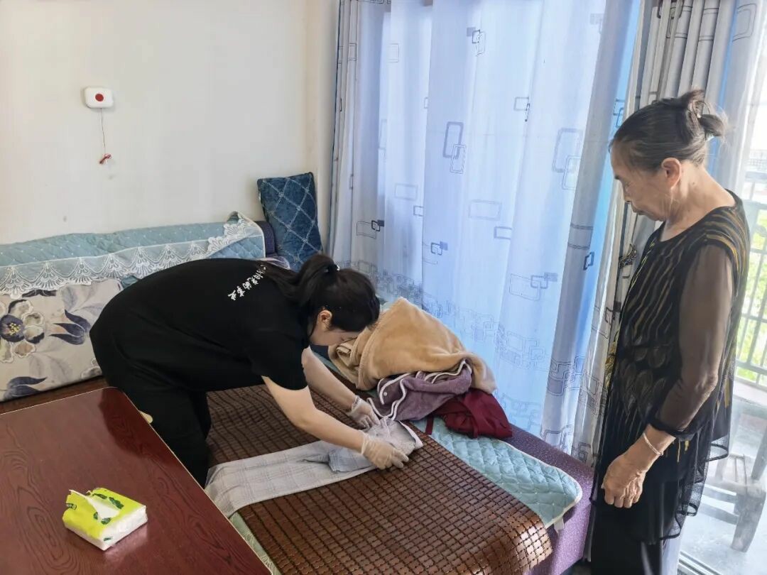 卫生家庭建设行动 ┃铜仁市妇联“巾帼家政进乡村（社区）”活动走进松桃团山社区