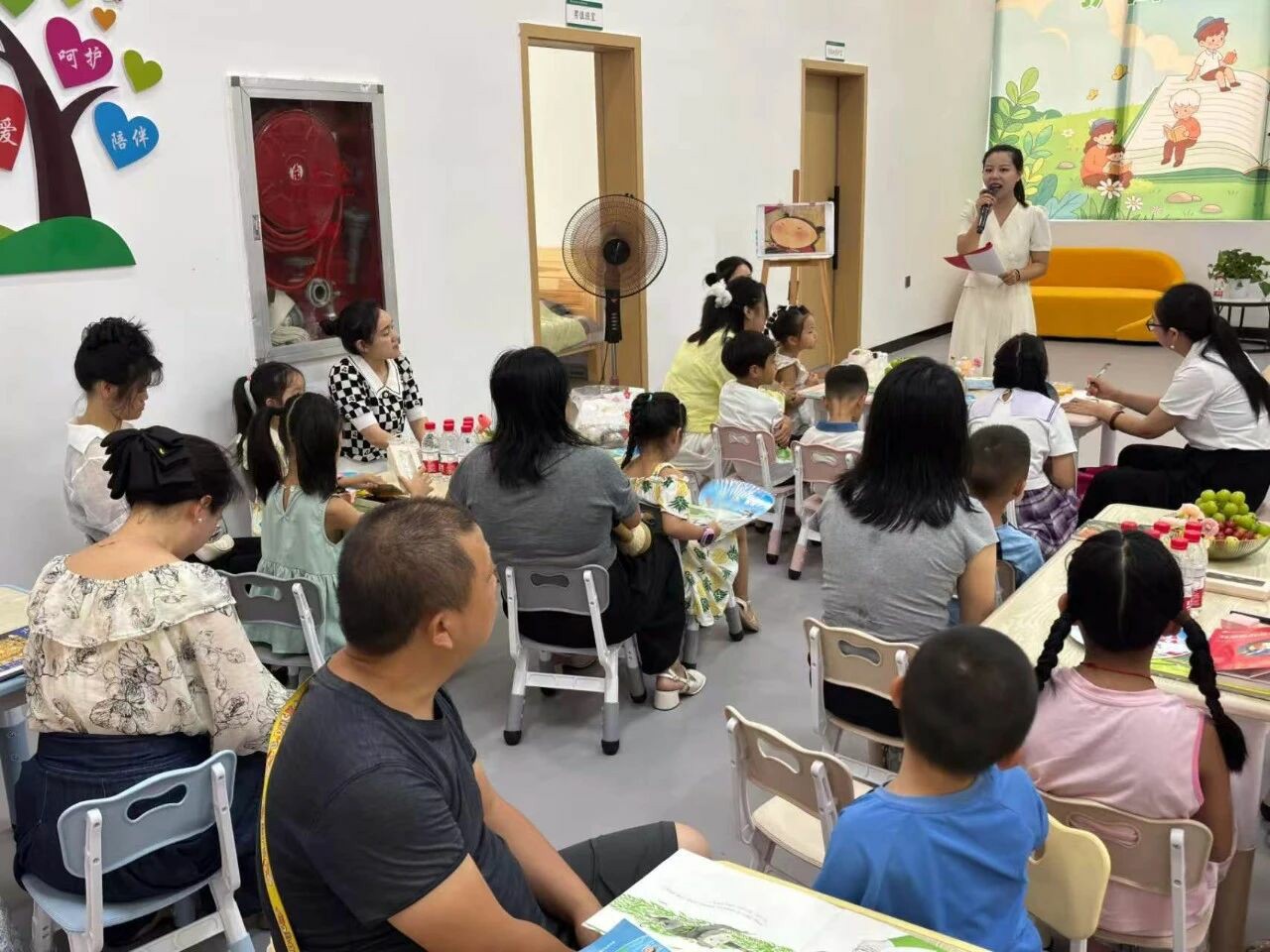 桔灯微光伴成长，书香漫卷润童心——碧江区妇联“小桔灯”亲子阅读主题活动点亮缤纷暑期