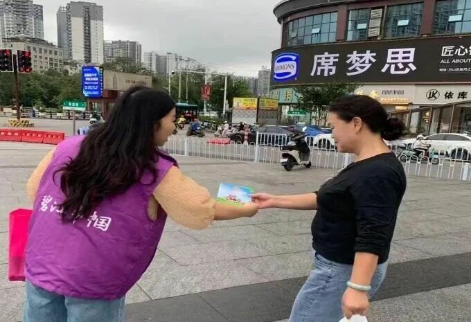 古城添“法”味 巾帼送平安