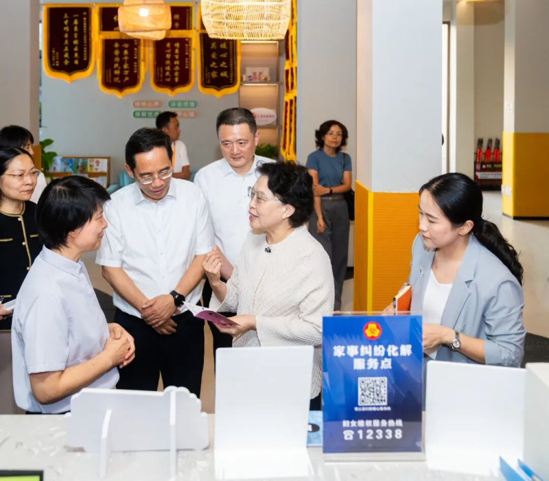 黄晓薇：团结引领妇女为推动高质量发展&nbsp;建设共同富裕示范区贡献巾
